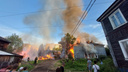 Есть угроза трем жилым домам: как сейчас выглядит место в Соломбале, где вспыхнул пожар