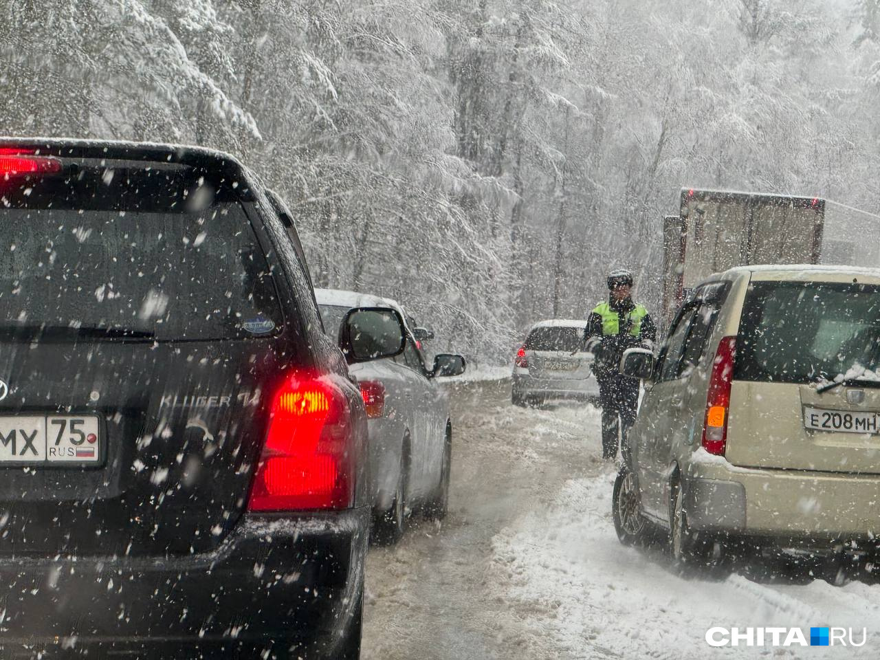 Технику направили на уборку снега на федеральных трассах в Забайкалье