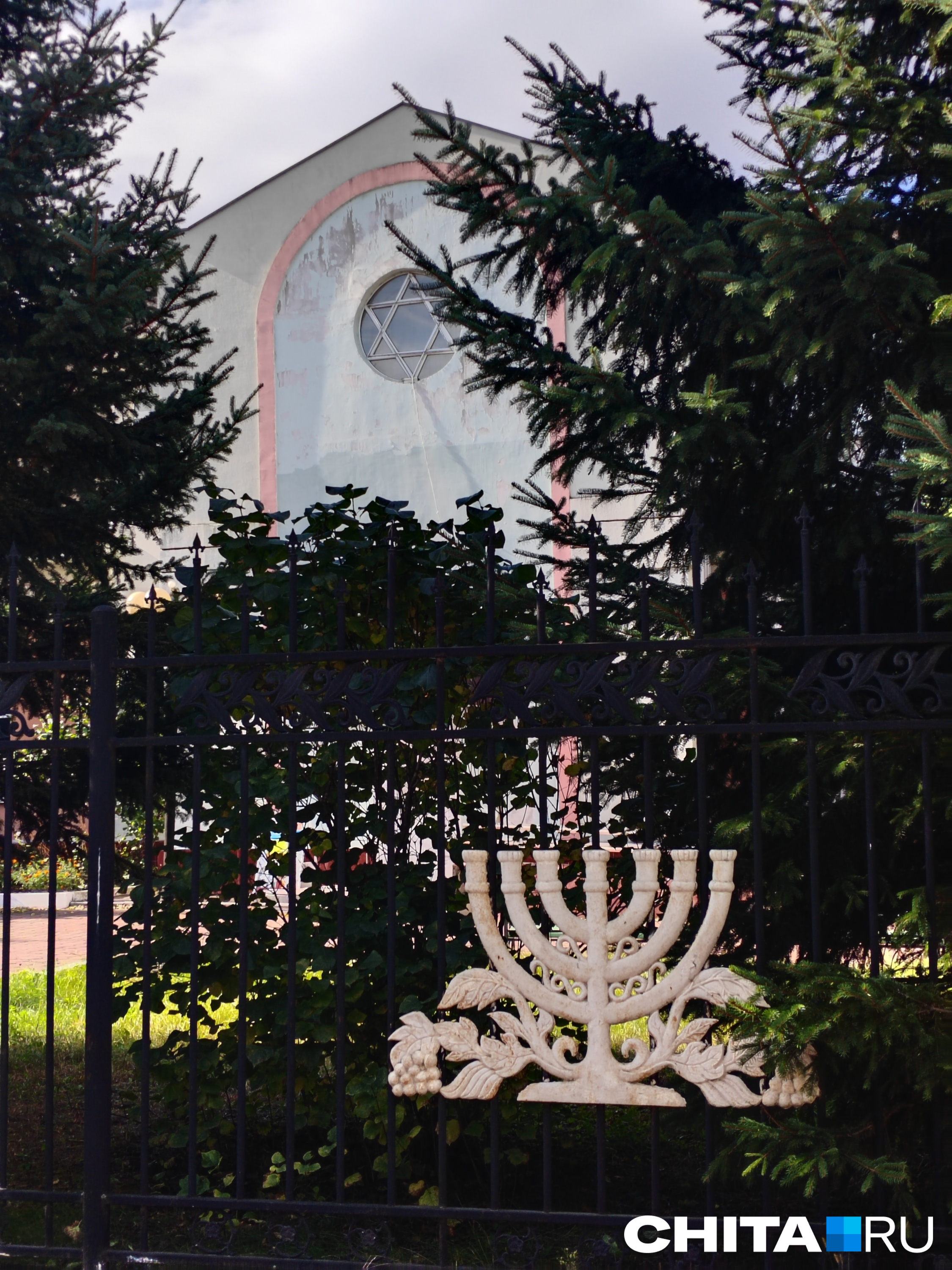 Здание синагоги построили в 1997 году