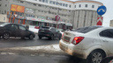 «Пробка в обе полосы»: несколько улиц в Ярославле встали <nobr class="_">из-за</nobr> утреннего ДТП
