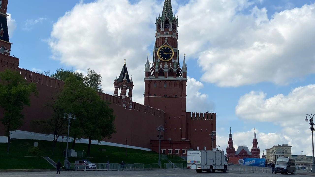 «Реакция будет жесткой»: военный эксперт — о том, как украинские беспилотники долетели до Кремля и есть ли угроза для москвичей