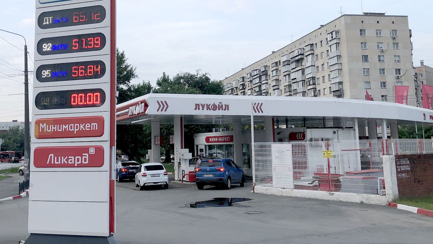 В России поднимают акцизы на бензин. Цена топлива близка к рекордной?