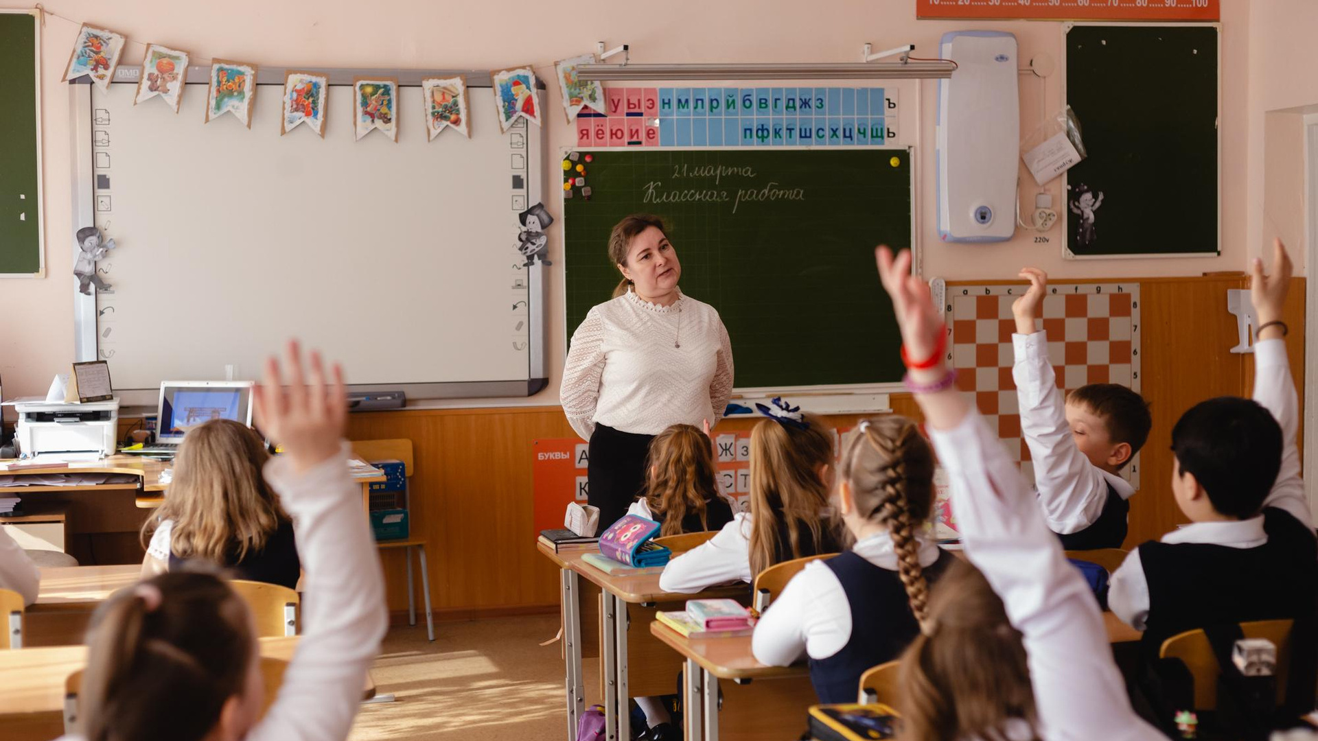 В Челябинске вырос спрос на учителей. Смотрим топ-10 самых дорогих вакансий
