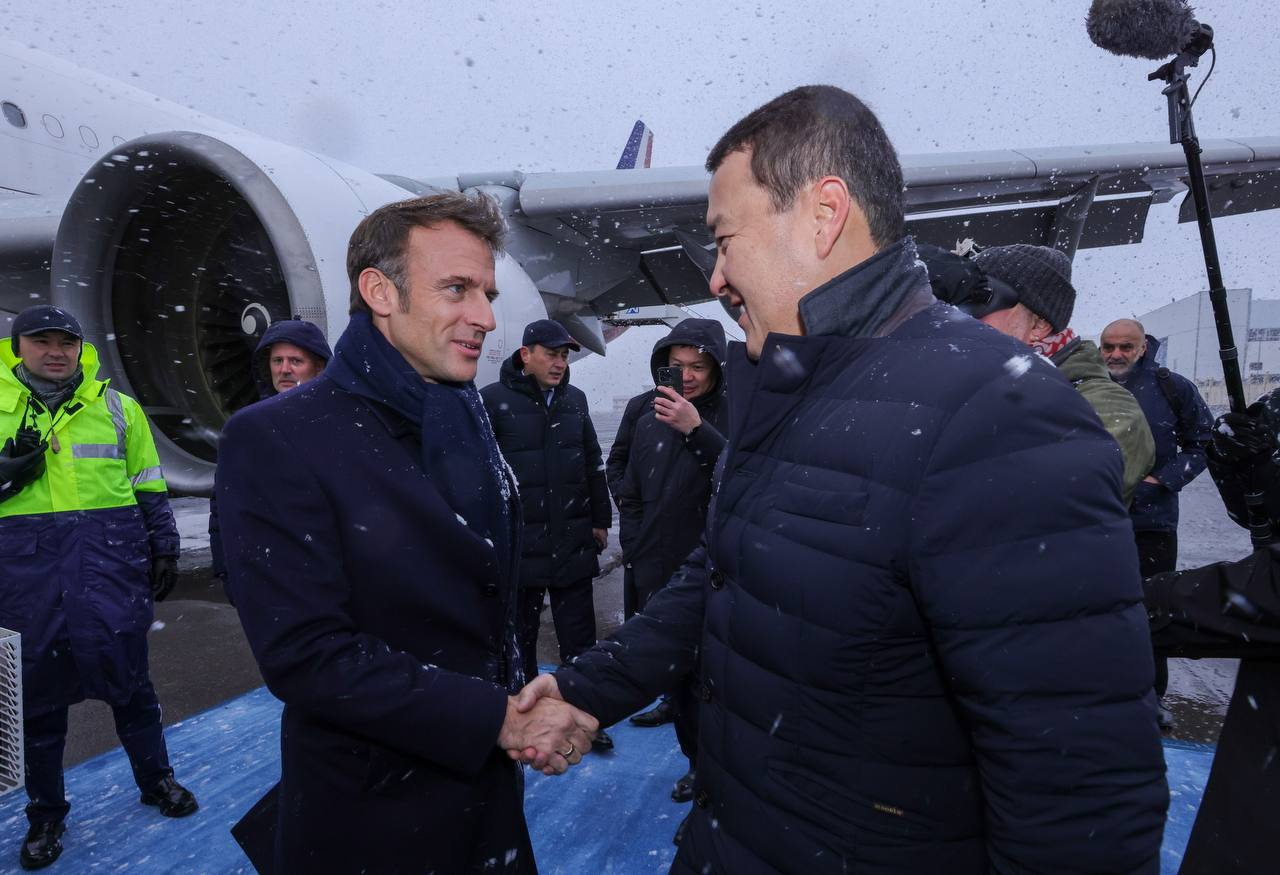 Песков прокомментировал визит президента Франции Макрона в Казахстан