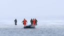 В Городецком районе две компании рыбаков уплыли на оторвавшейся льдине. Спасать их пришлось сотрудникам МЧС