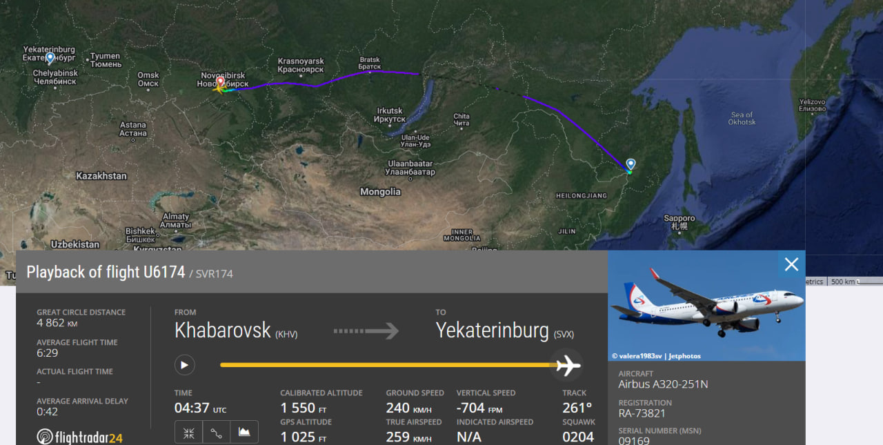 Авиалайнер должен был остановиться в Новосибирске на дозаправку и улететь
