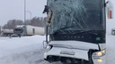 Автобус с пассажирами попал в аварию на трассе М-5 в Челябинской области