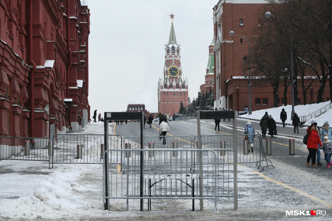 Ограждения и работа коммунальщиков. Как Москва готовится к посланию президента Федеральному собранию