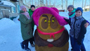 Жители Архангельской области построили из снега большую скульптуру — Сову из «Винни-Пуха»