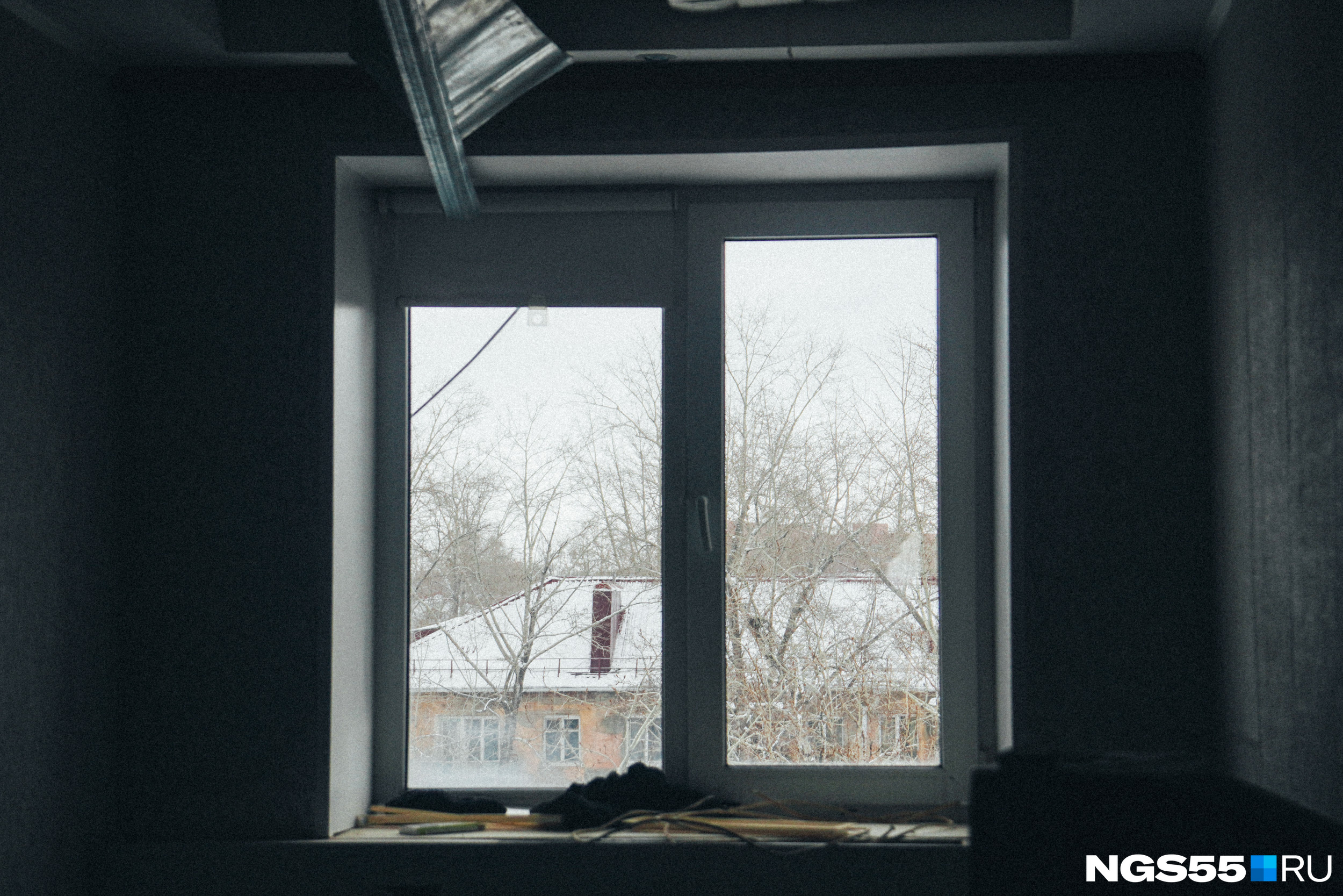 А тут прекрасный вид из хорошего пластикового окна на соседнюю пятиэтажку. Это последние фото до того, как мы покажем ответ. Пора ответить на вопрос загадки А тут прекрасный вид из хорошего пластикового окна на соседнюю пятиэтажку. Это последние фото до того, как мы покажем ответ. Пора ответить на вопрос загадки