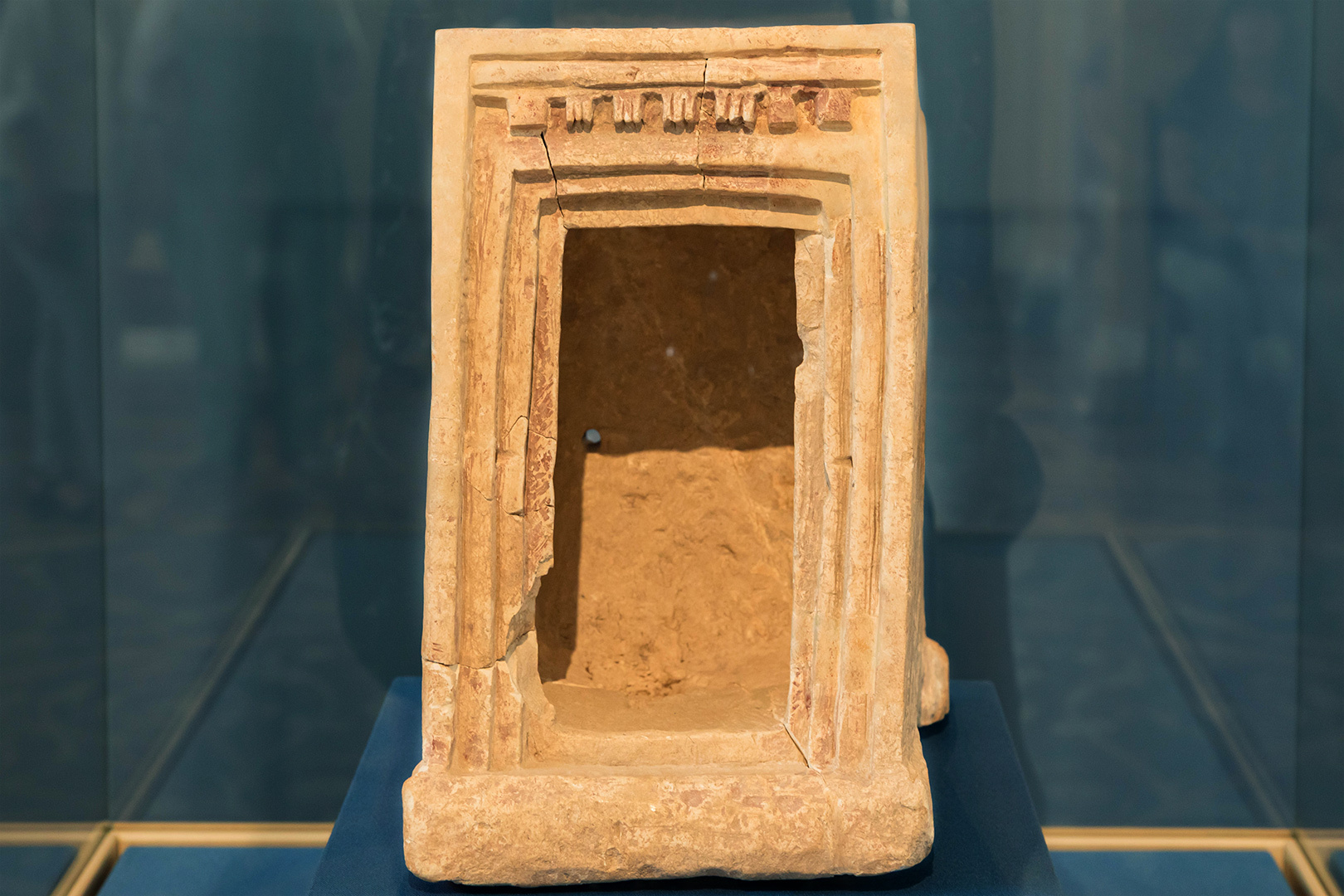 В Эрмитаже показали модель святилища, которую нашли в тридцати километрах от Иерусалима. Ей порядка трёх тысяч лет
