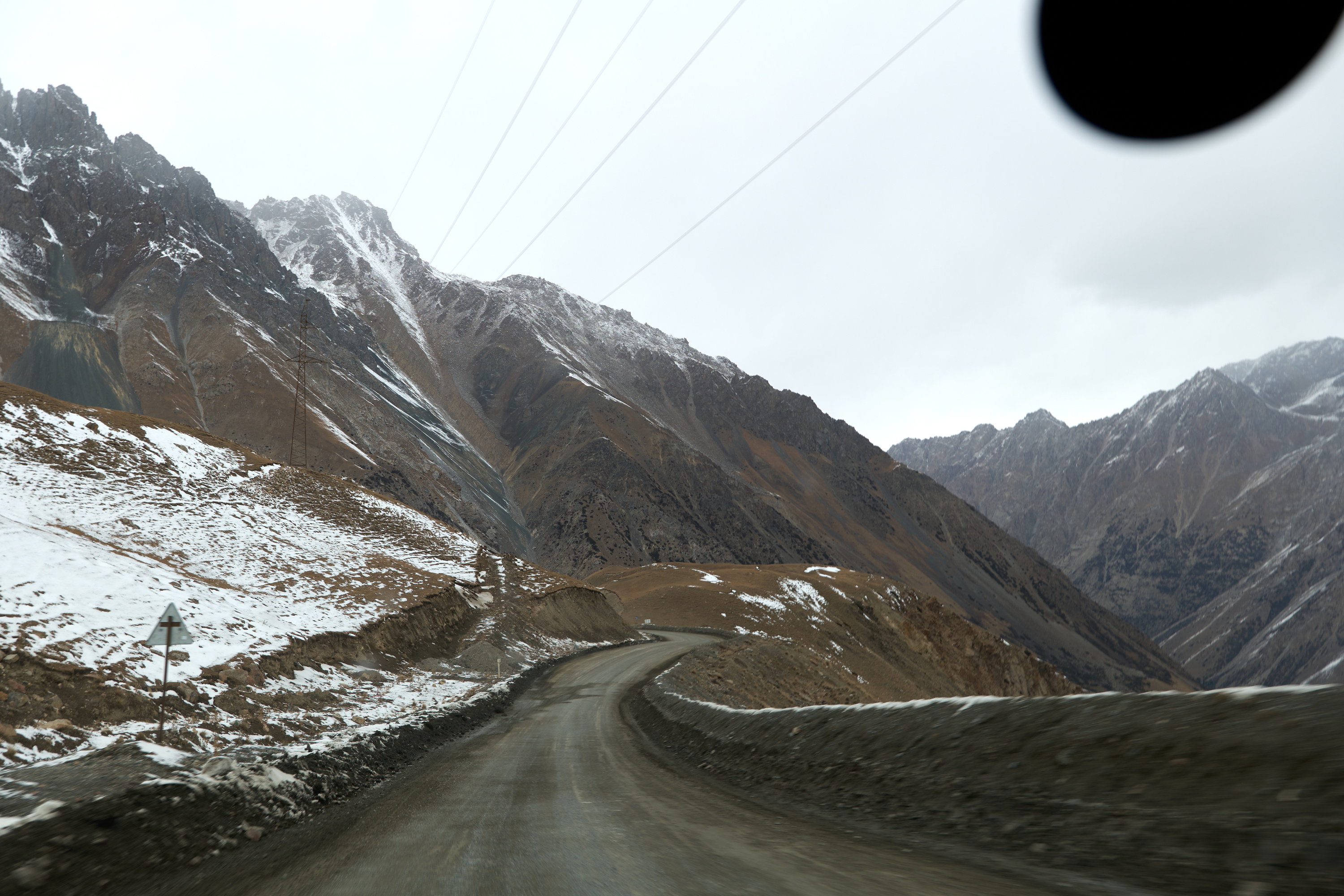 Дорога с плато Арабель в Кыргызстане