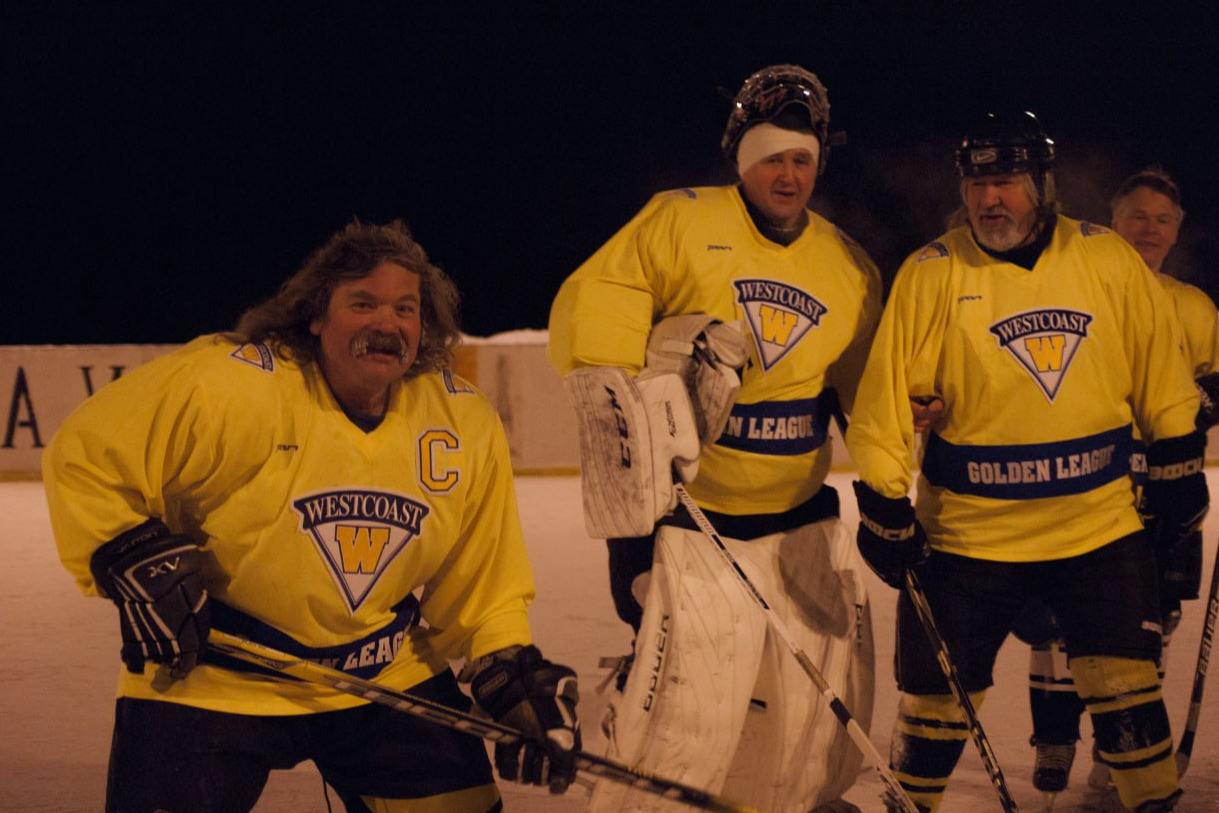 Сейчас Сырников играет в Ночной хоккейной лиге нападающим команды «Западный берег»