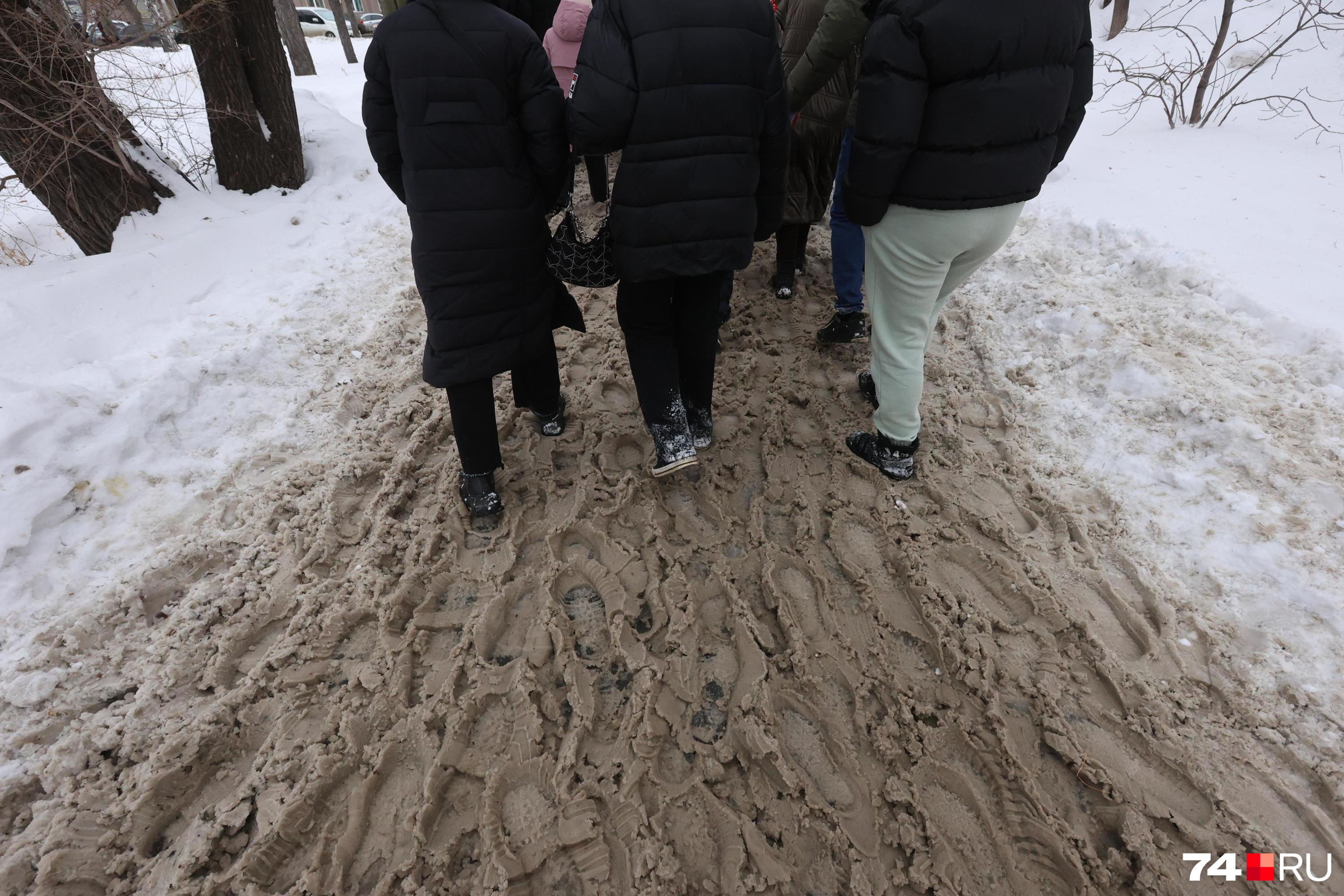 Зачем сыпать соль на кладбище