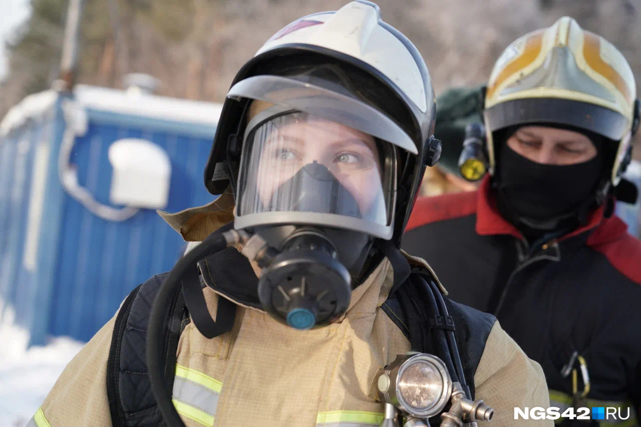«Я осталась в огне и погибла»: журналист NGS42.RU стала первой девушкой в Кузбассе, прошедшей квест для пожарных, — ее эмоции