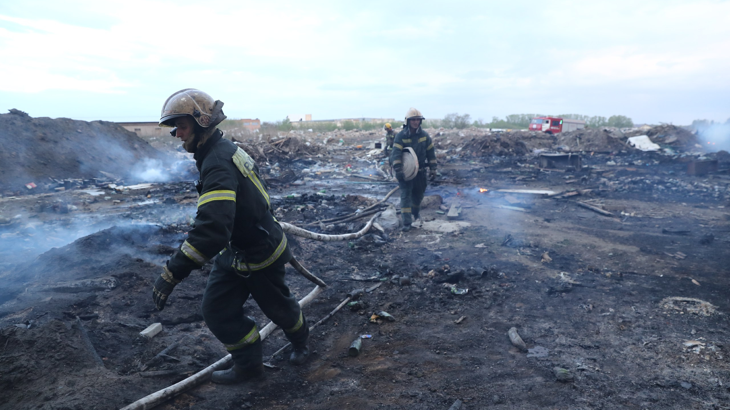 «Глубинное горение»: мусорный полигон в Новосибирске собираются тушить до конца недели