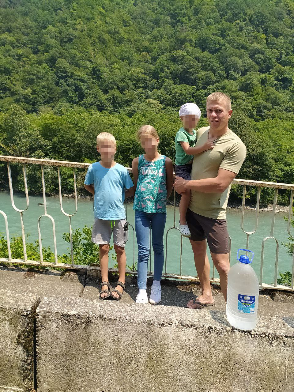 Свободное время Виталий старается проводить с детьми и супругой — в 2021 году семья побывала в Абхазии