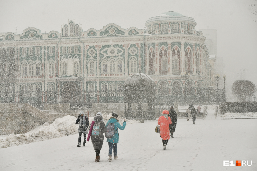 На Екатеринбург надвигается снегопад. Циклон принесет в регион осадки и похолодание