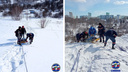 В Новосибирске спасатели нашли мужчину в овраге — он пролежал в снегу несколько часов