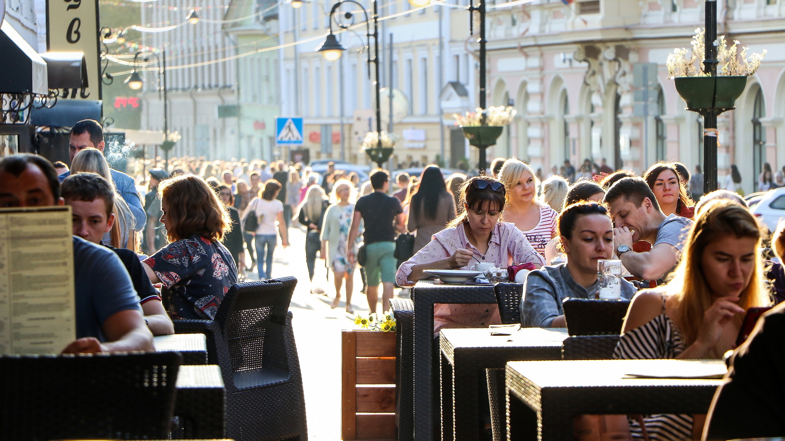 Вид на Волгу и веранды в цветах. Список самых атмосферных летних кафе и ресторанов в Нижнем Новгороде