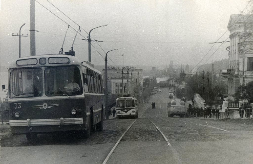 Когда-то от Речного вокзала можно было прокатиться не только на автобусе (как сейчас), но и на троллейбусе
