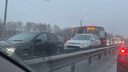 Автобус развернуло поперек дороги: Ярославль встал в 9-балльные пробки из-за аварий