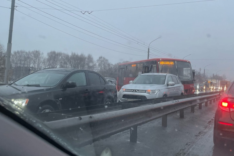 ДТП на Московском проспекте парализовало движение