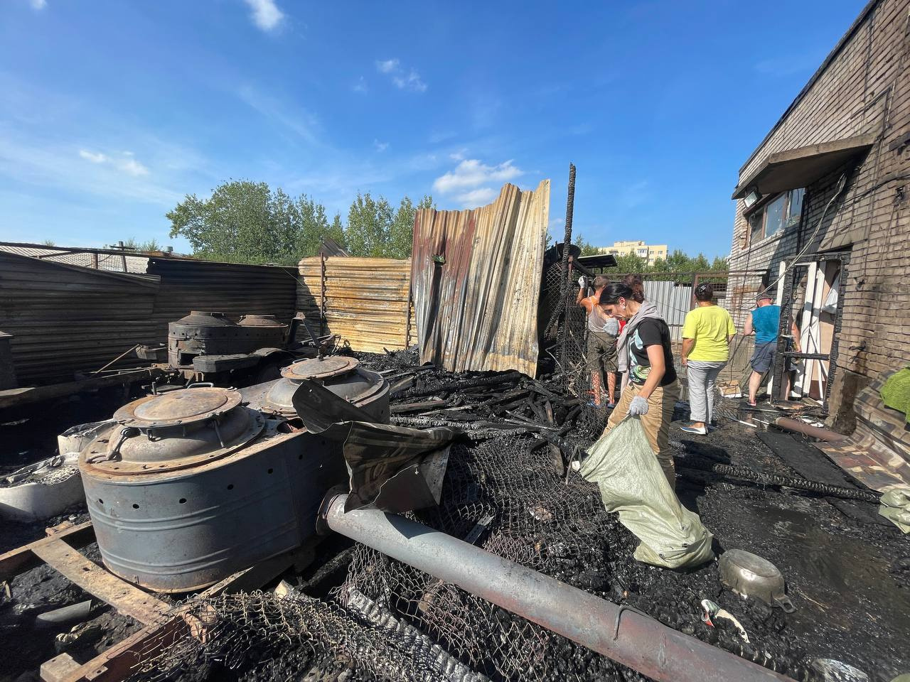 Видео последствий пожара в приюте для собак «Ильинка» на Поселковой улице в  Петербурге - 16 августа 2023 - ФОНТАНКА.ру