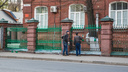 «Это вообще законно?»: ярославцев напугали работы на фасаде исторического здания ЛВЗ. Что там делают
