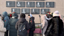 Превратили стену в мемориал: 9 выпускников одной школы под Самарой погибли в СВО