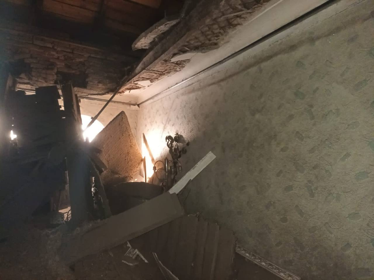 Обрушение потолка произошло поздно ночью