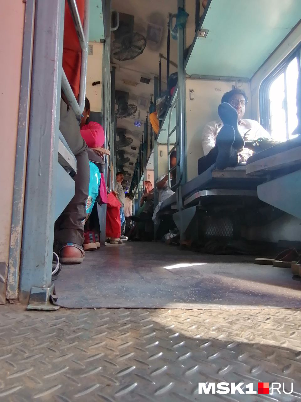 В индийских поездах нет проводников, к которым все так привыкли в России
