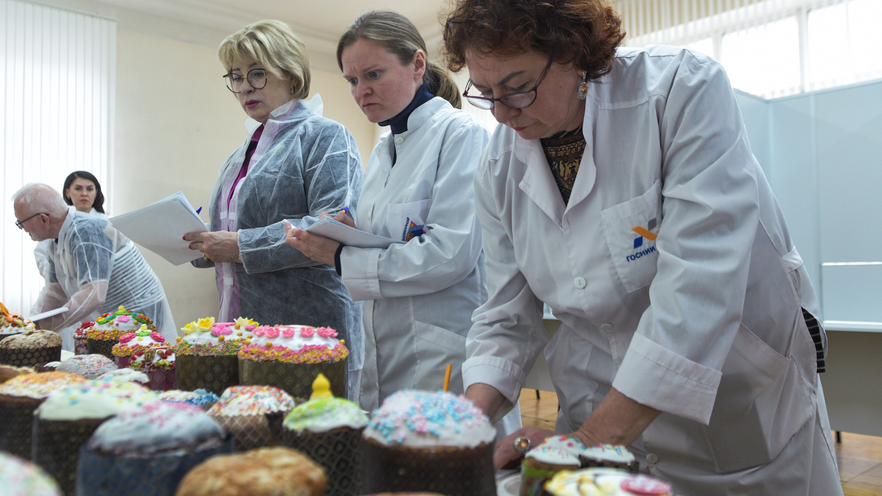 Разговелись науки ради: ученые Москвы за два дня съели 171 пасхальный кулич, чтобы определить самые вкусные