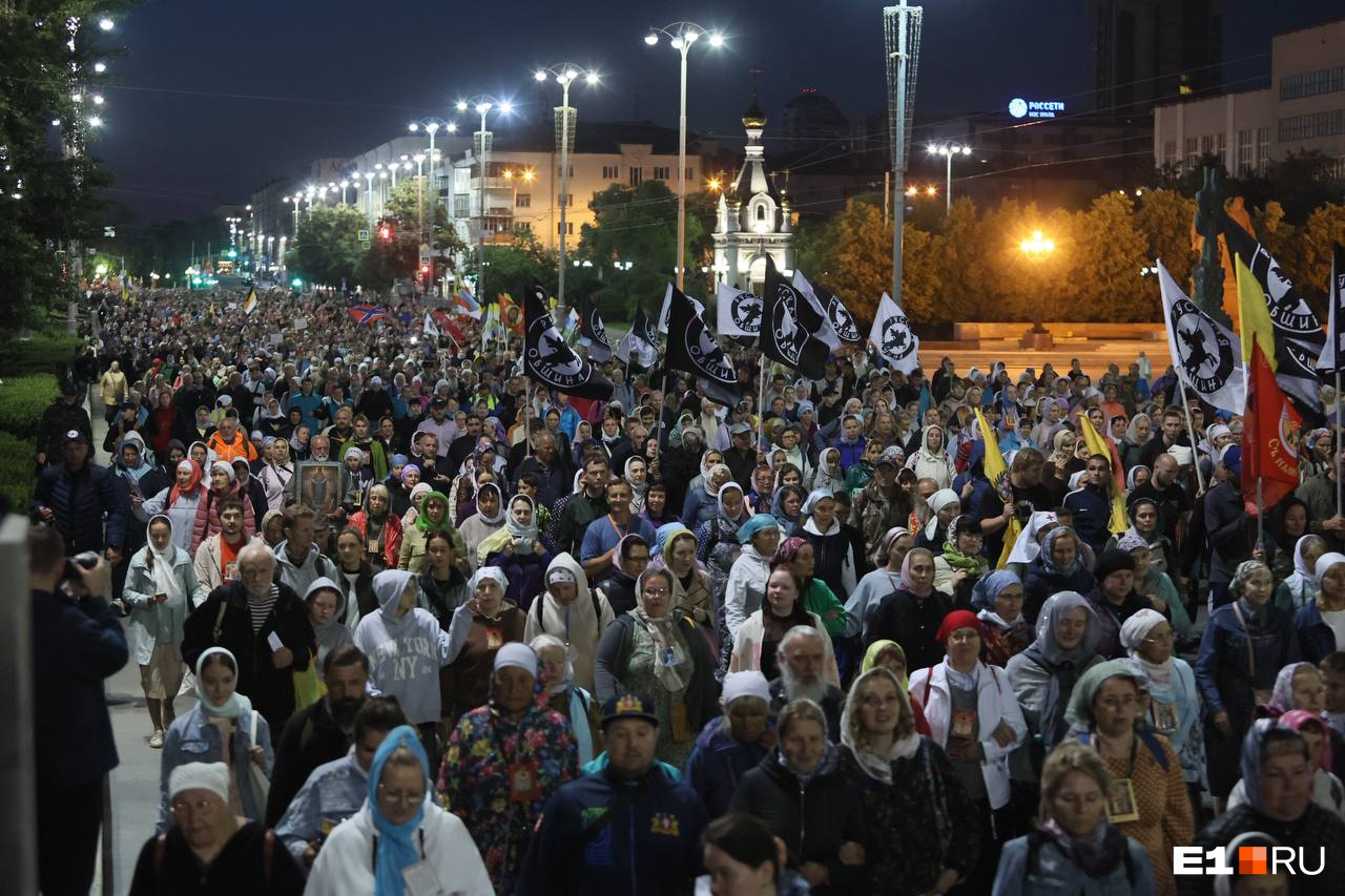 45 тысяч человек прошли по улицам ночного Екатеринбурга. 25 впечатляющих фото
