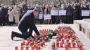 «Простых людей там единицы»: в Волгограде у Вечного огня образовался стихийный мемориал