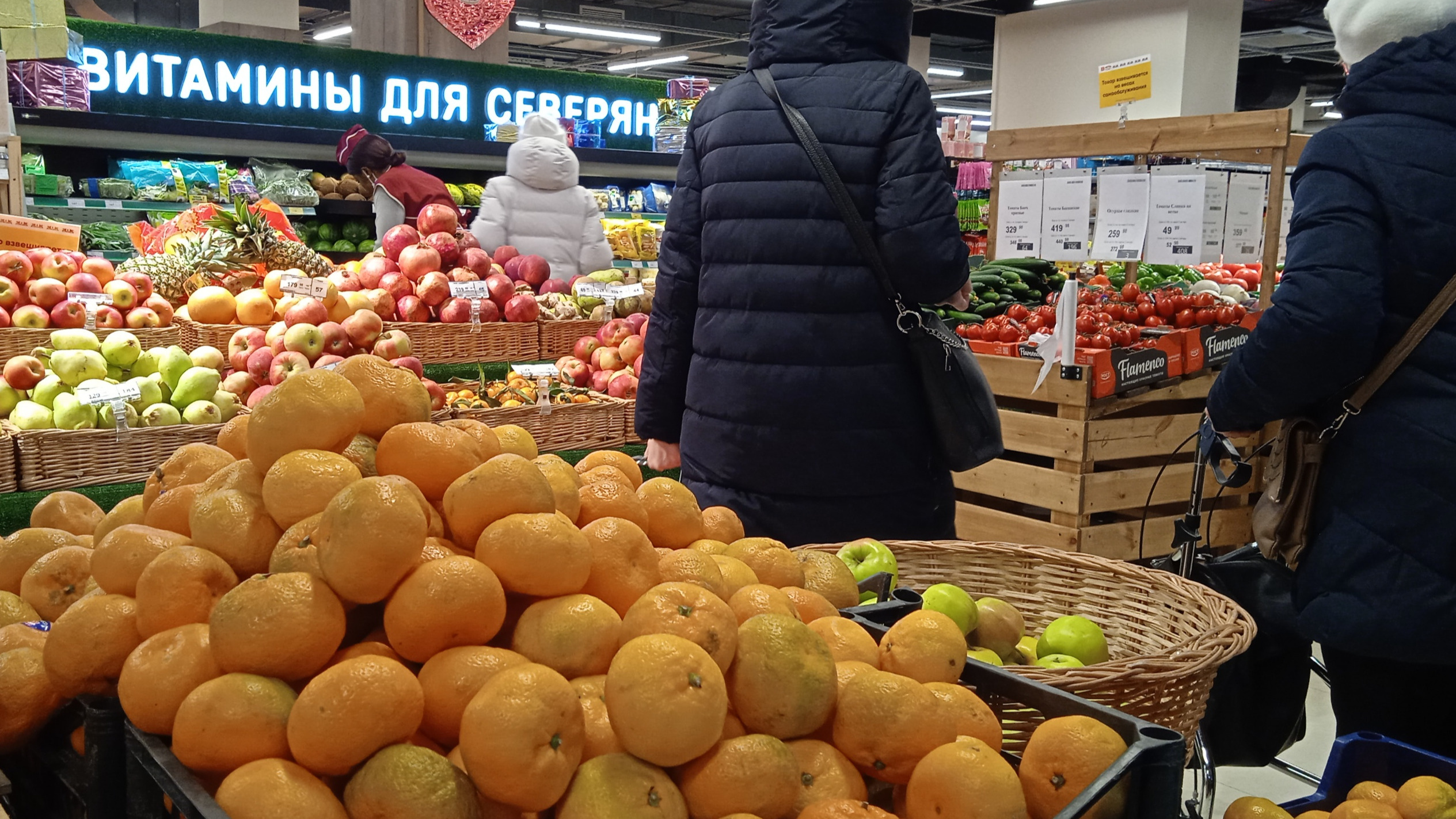 «От пенсии ничего не остается»: что и за сколько жители Архангельска покупают на новогодний стол