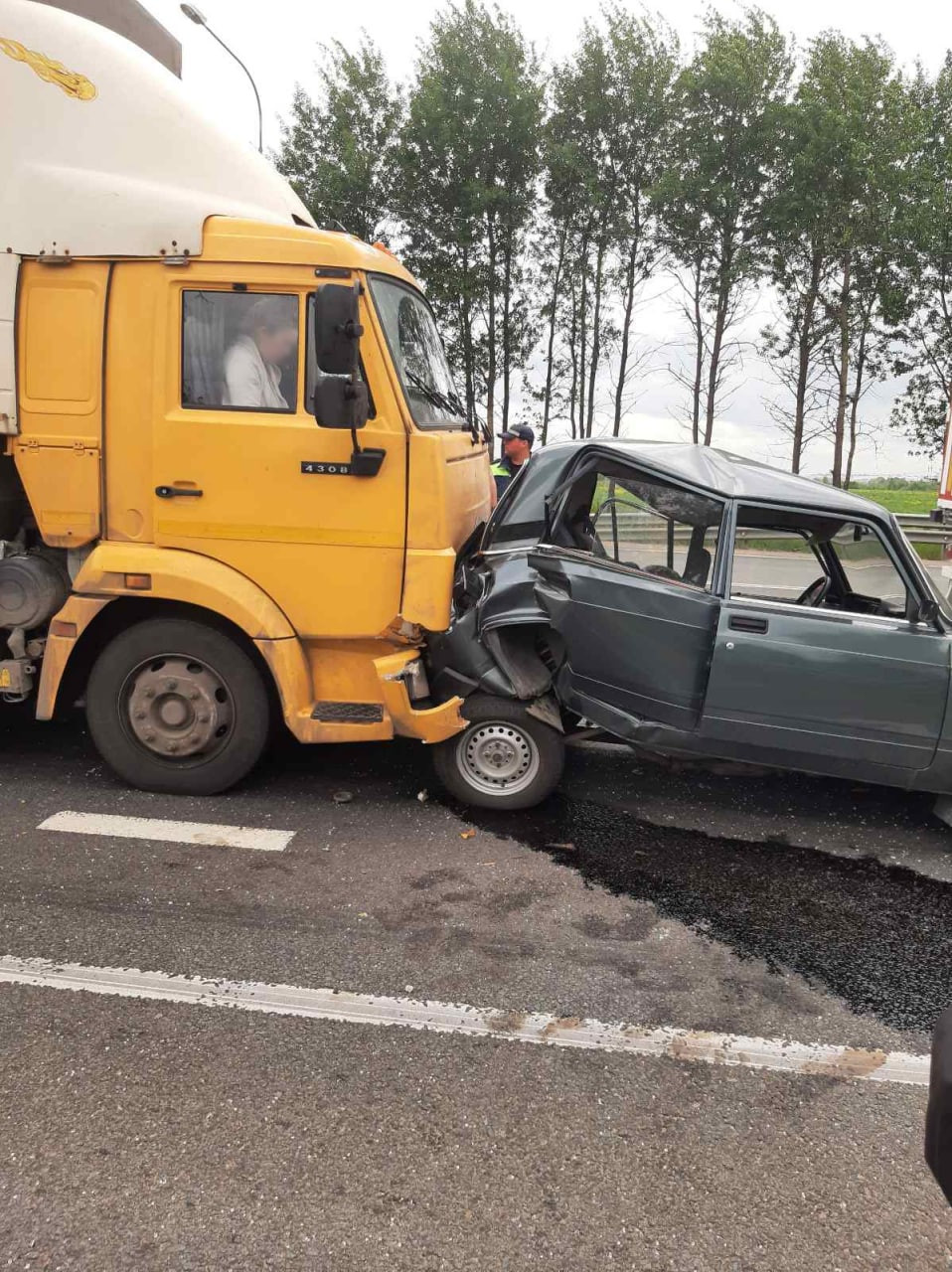 КАМАЗ догнал «Жигули» на трассе М-10 у Никольского. Погиб водитель |  29.05.2023 | Санкт-Петербург - БезФормата