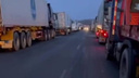 Огромные пробки собрались на границе с Китаем в Приморье — видео
