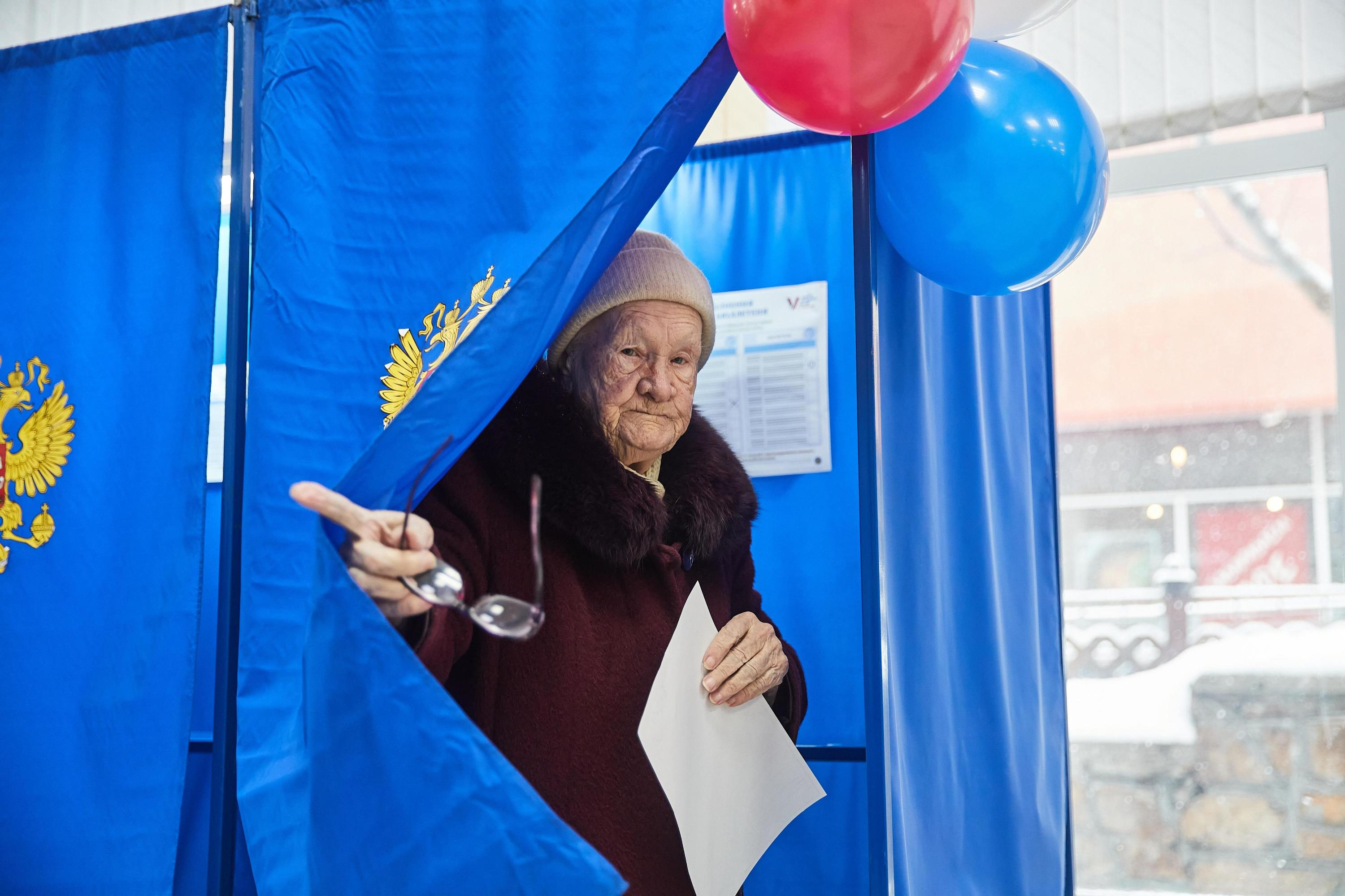 Больше 53% избирателей проголосовали к полудню воскресенья в Забайкалье