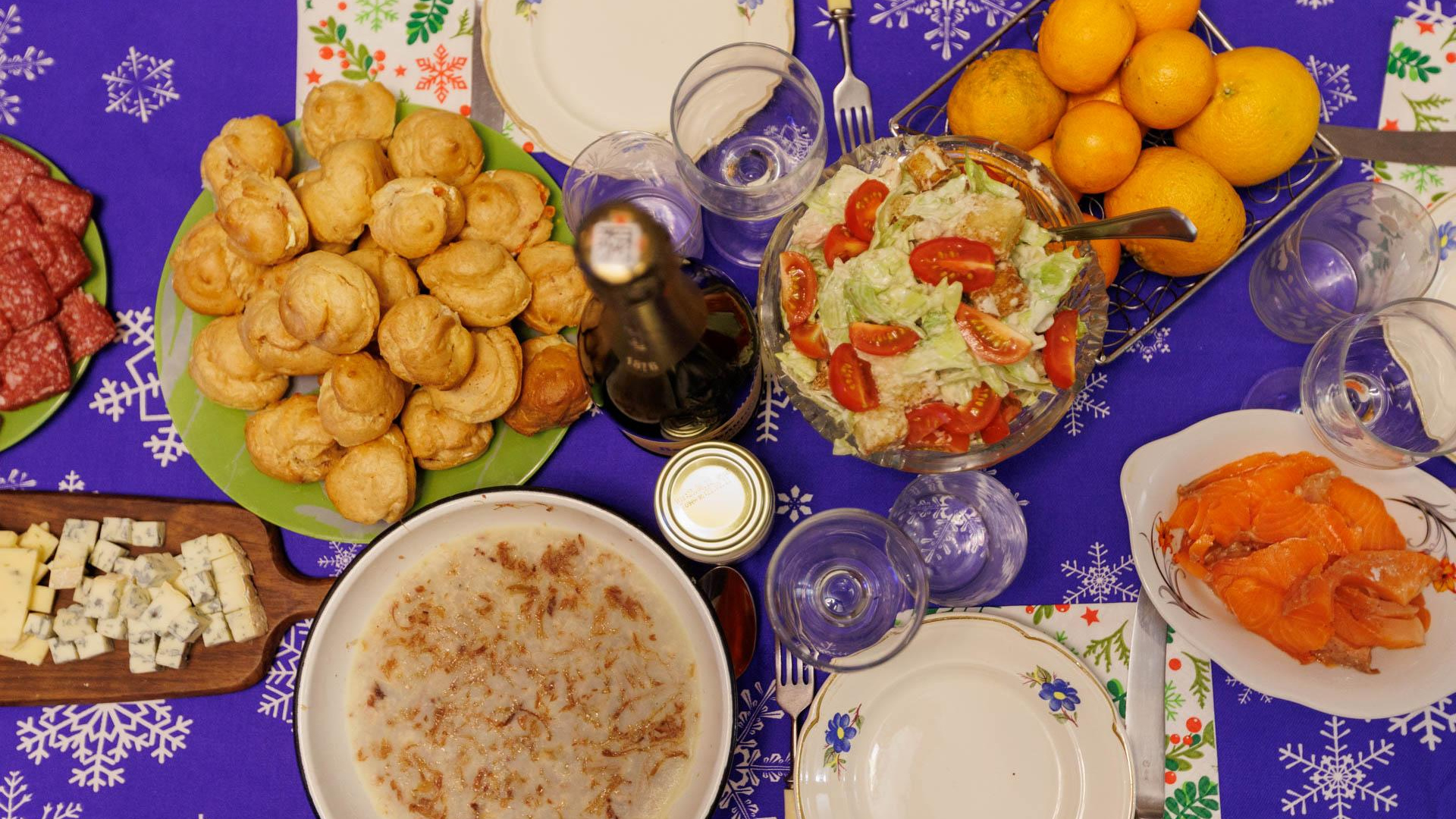 Тюменцев предупредили об опасности салатов-убийц на новогоднем столе