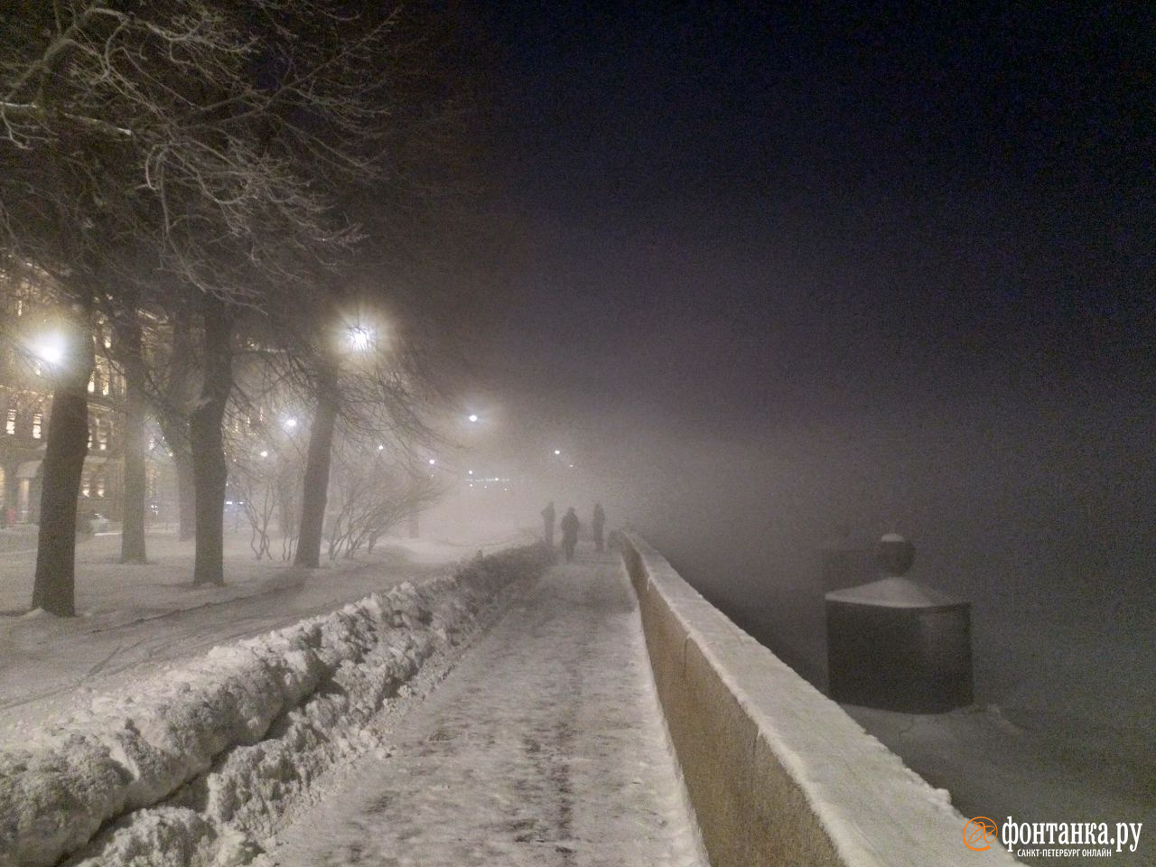 В Петербурге водителей предупреждают о тумане. Он уже в городе