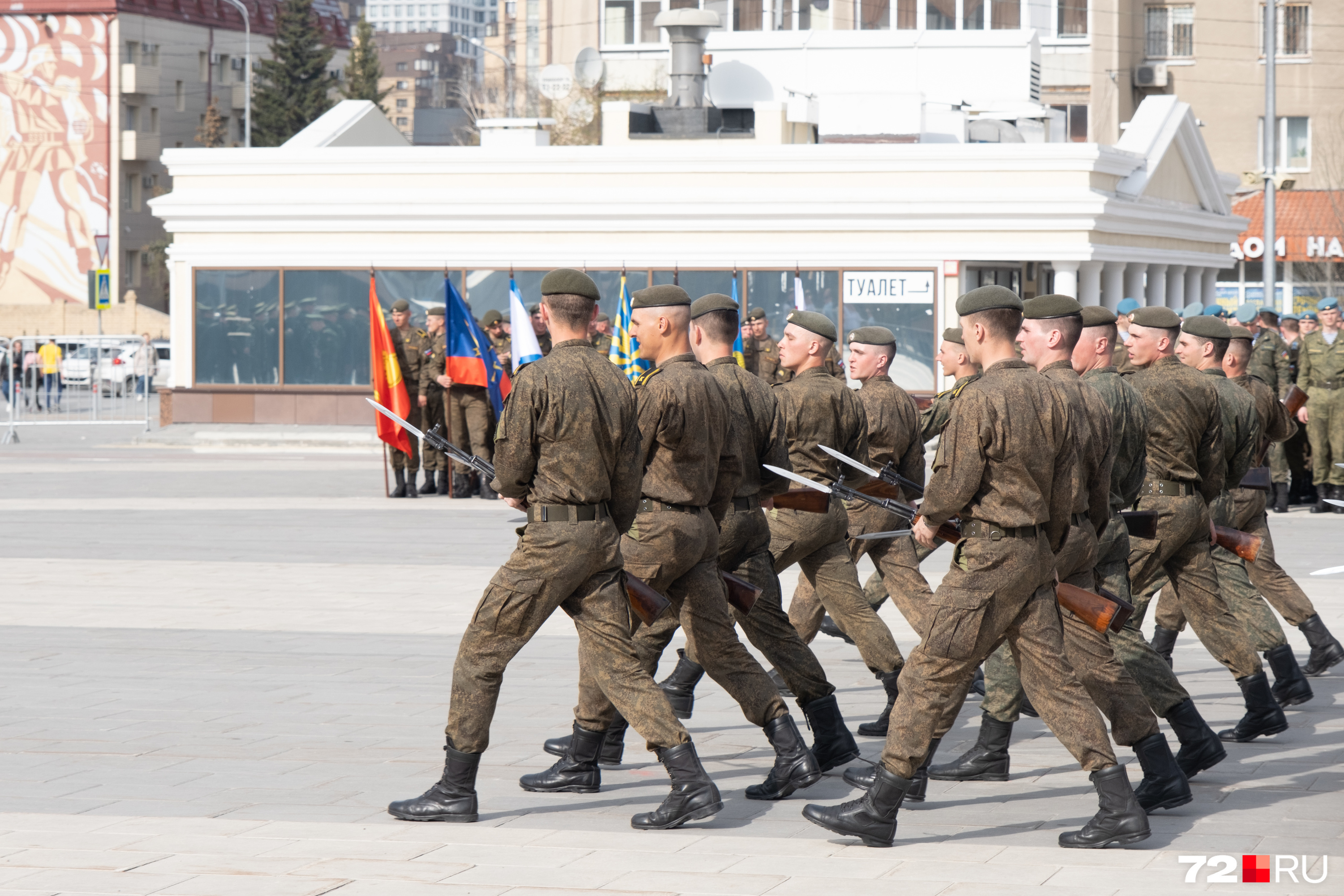 День победы в тюмени. Военный парад. Репетиция парада. Парад 9 мая. Курсанты на параде.