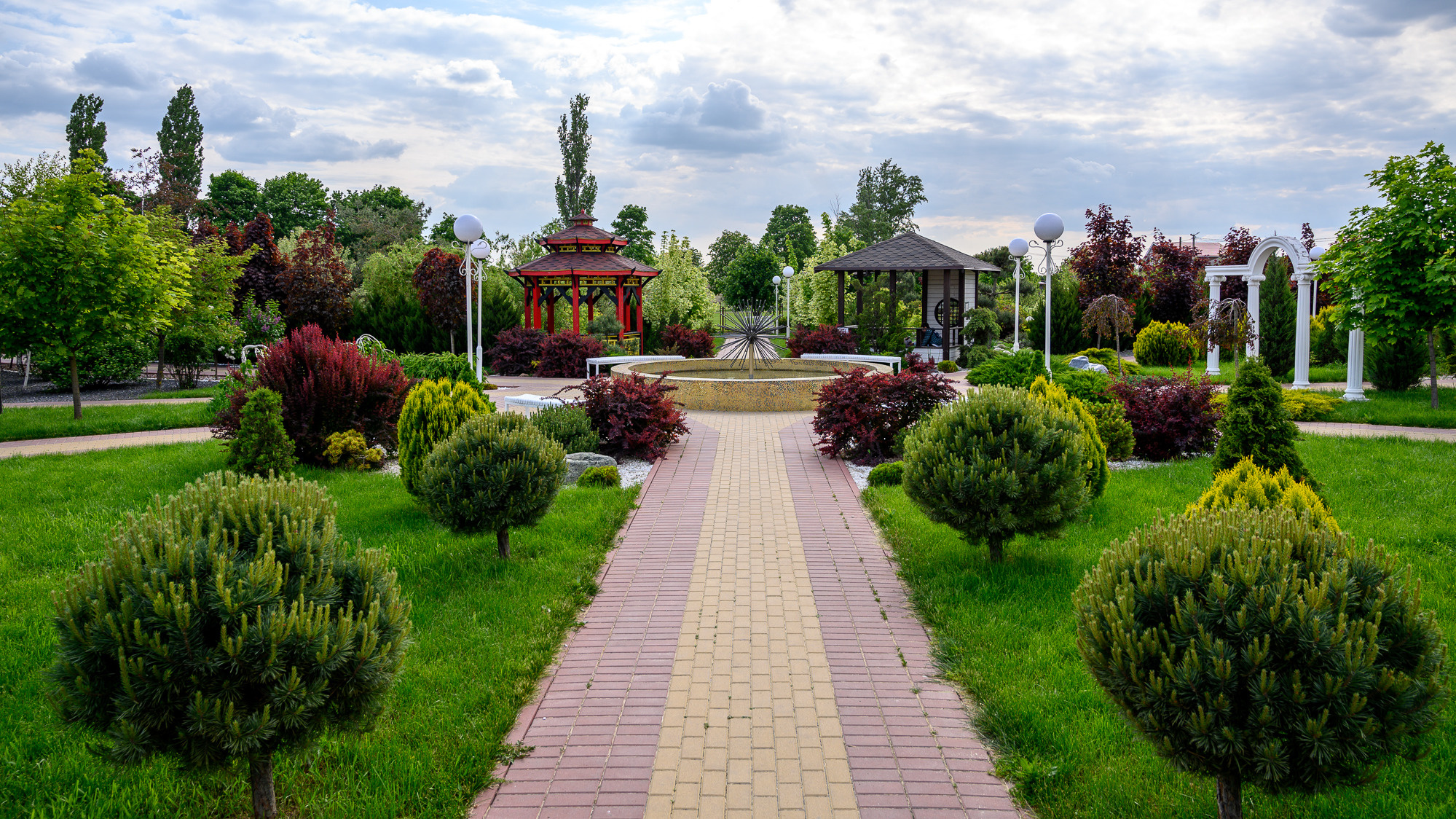 Скромный парк под Ростовом, который сможет вас удивить: фоторепортаж