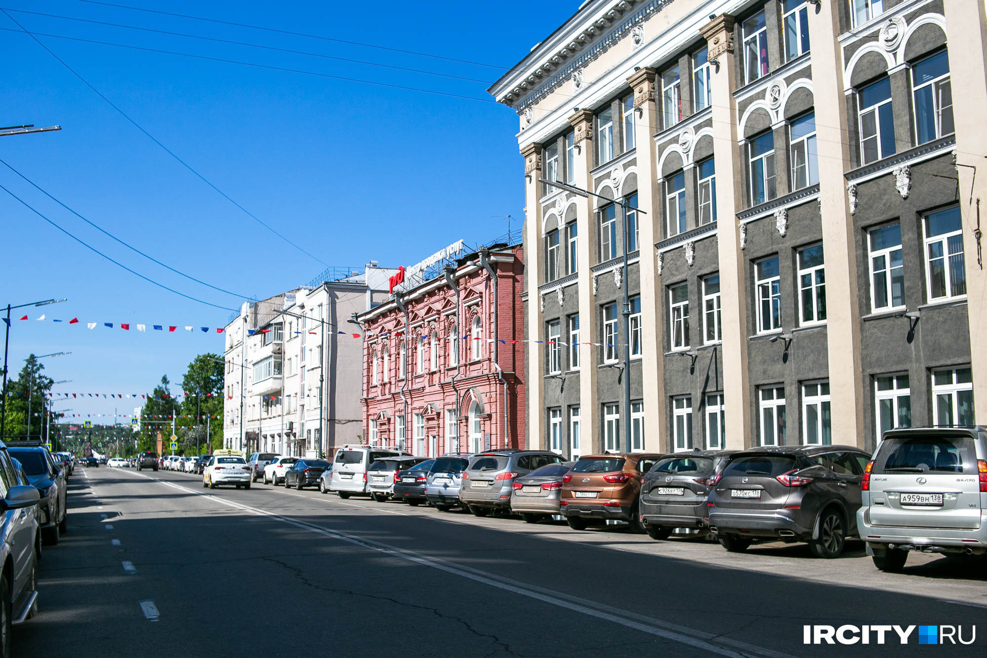 В <nobr class="_">50-е</nobr> годы здание подверглось реконструкции. Автором проекта стал архитектор <nobr class="_">Д. Гольдштейн</nobr>, который существенно расширил площади, соединив постройку Миталя с типографией «Восточно-Сибирский путь», а еще уменьшил площадь остекления В <nobr class="_">50-е</nobr> годы здание подверглось реконструкции. Автором проекта стал архитектор <nobr class="_">Д. Гольдштейн</nobr>, который существенно расширил площади, соединив постройку Миталя с типографией «Восточно-Сибирский путь», а еще уменьшил площадь остекления