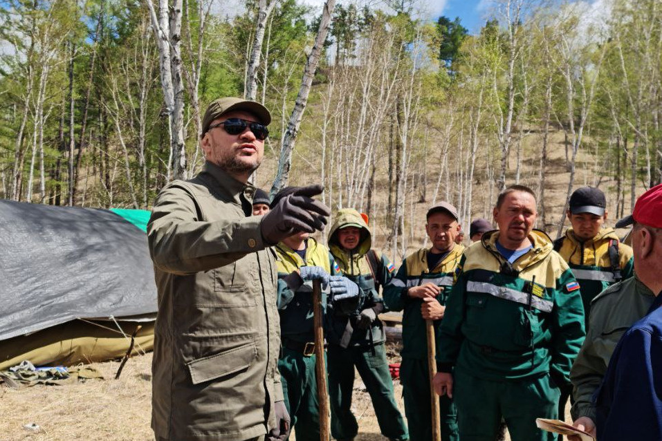 Осипов посмотрел, как пожарные в Забайкалье сутками спасают леса