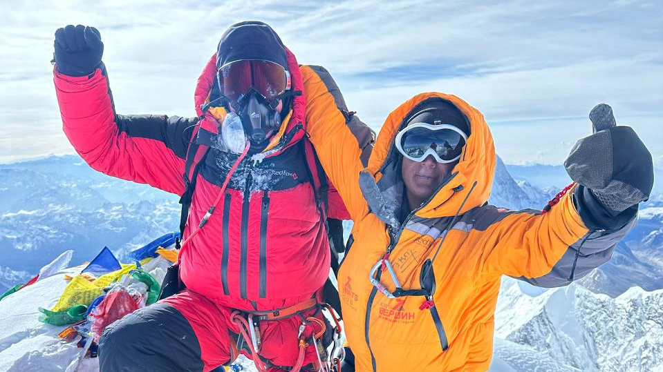 «При мне два человека заснули в горах навсегда». Как россиянин покорил Эверест, потратив <nobr class="_">6 миллионов</nobr> рублей