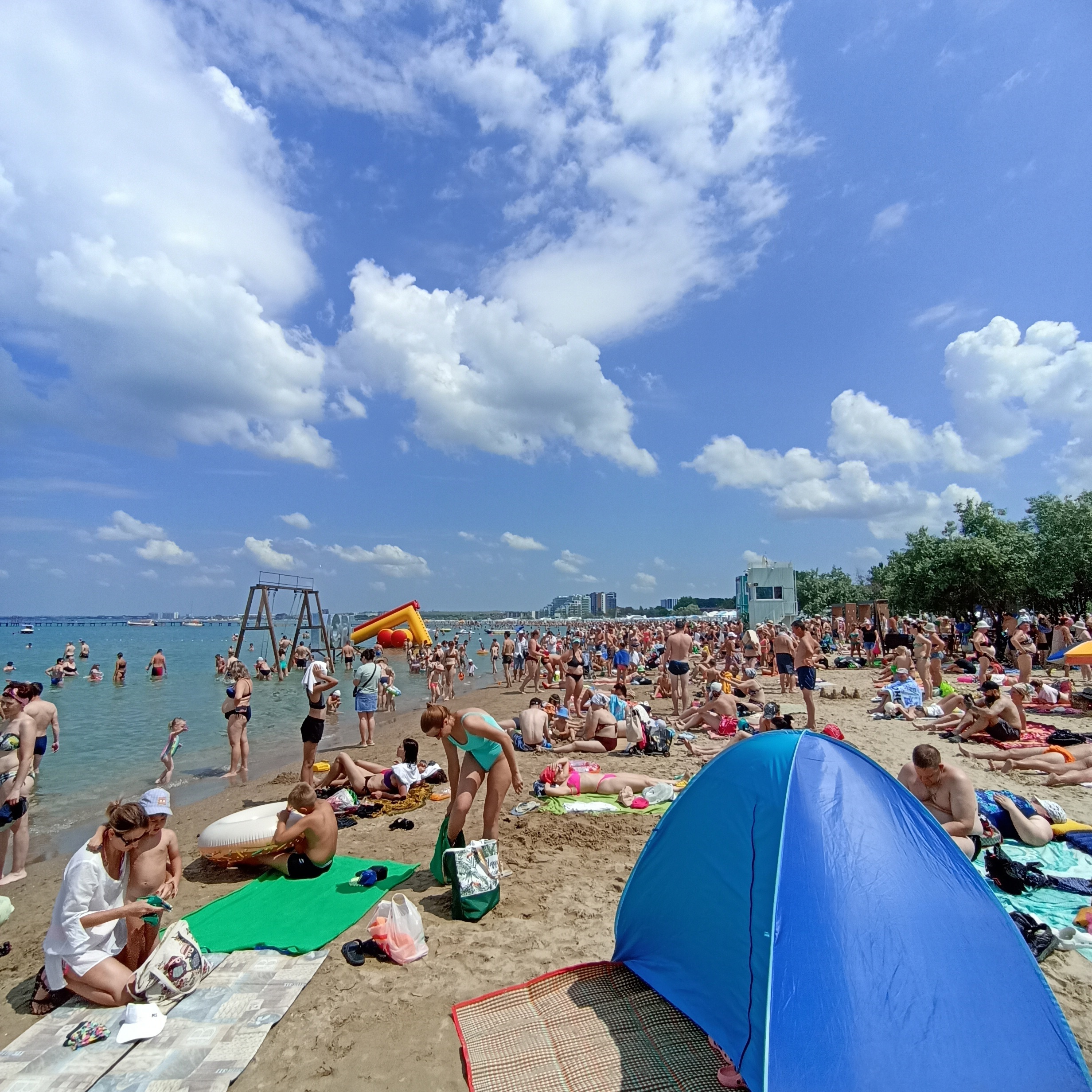 Отзывы отдыхающих 2023. Анапа санаторий пляж 2023. Люди на пляже. Российский пляж. Пляж фото.