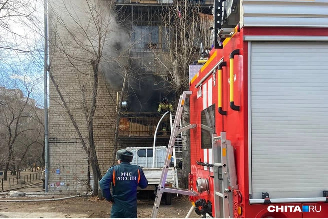 Пожар в многоэтажке Читы мог произойти из-за взрыва телефона