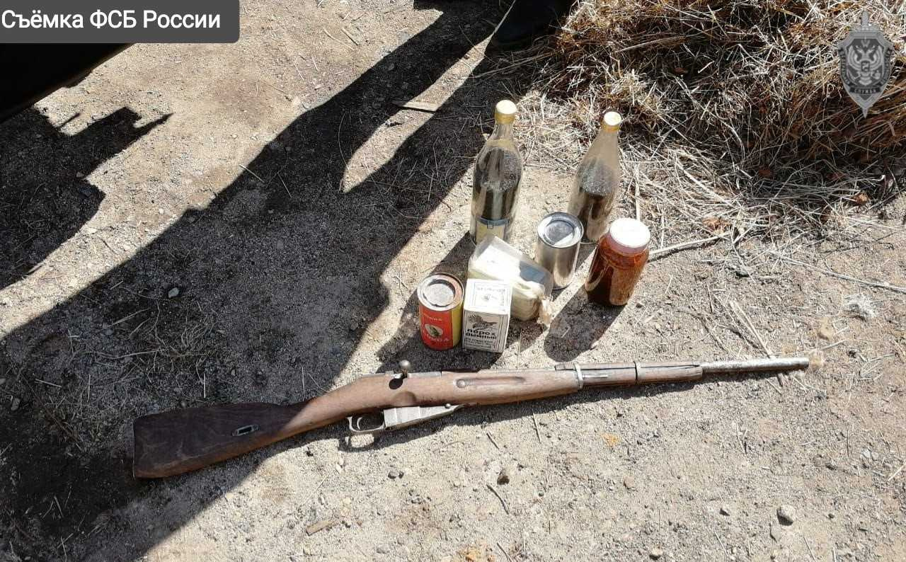 Сотрудники ФСБ нашли в Забайкалье два схрона с оружием