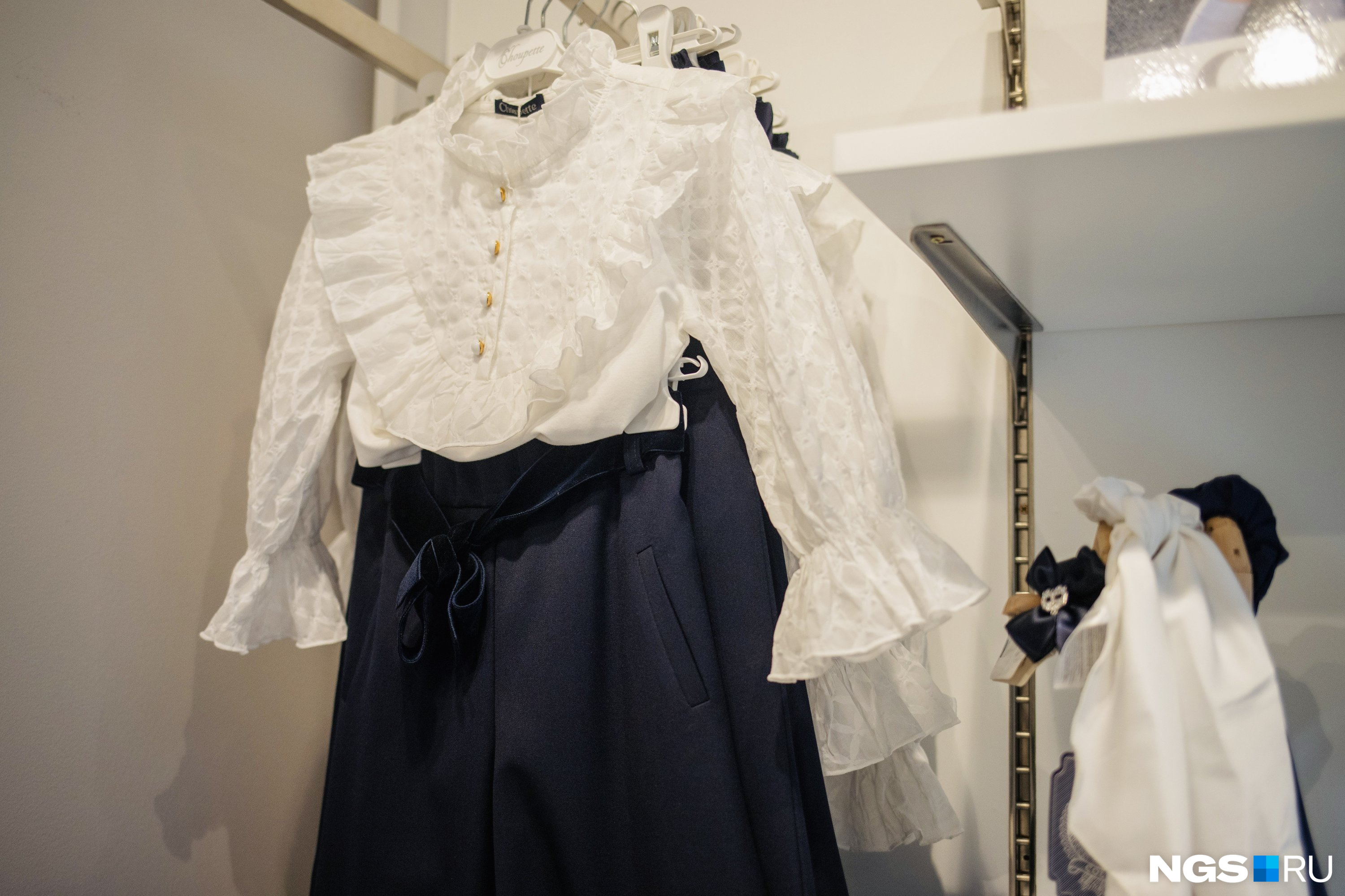 Блузка в Choupette стоит 3150 рублей Блузка в Choupette стоит 3150 рублей